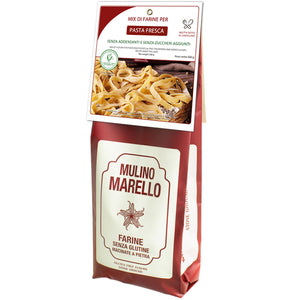 Mischen Sie für frische glutenfreie Nudeln